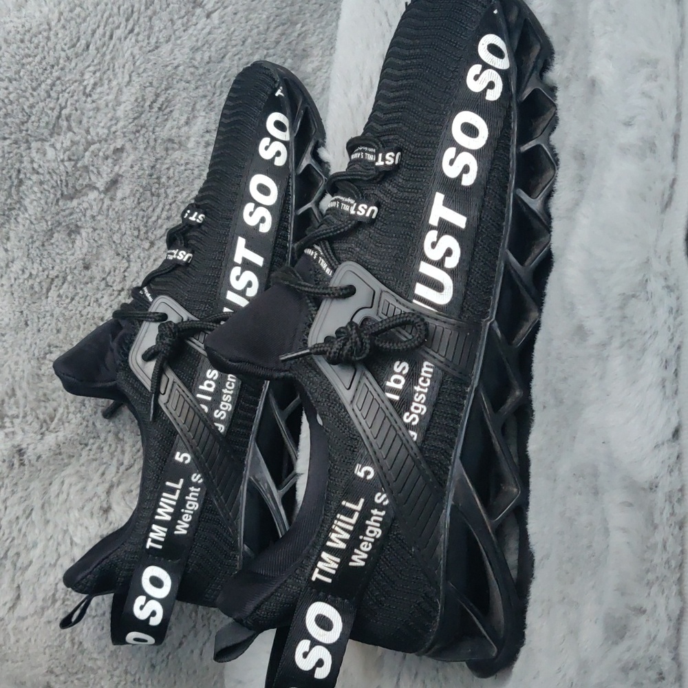 Men's she's size 14